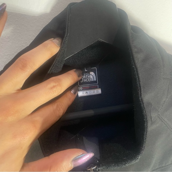 The North Face Men's Black Performance Jacket - Picture 4 of 5